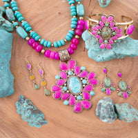 Load image into Gallery viewer, Barcelona Pink Agate Cross Golden Pendant Necklace